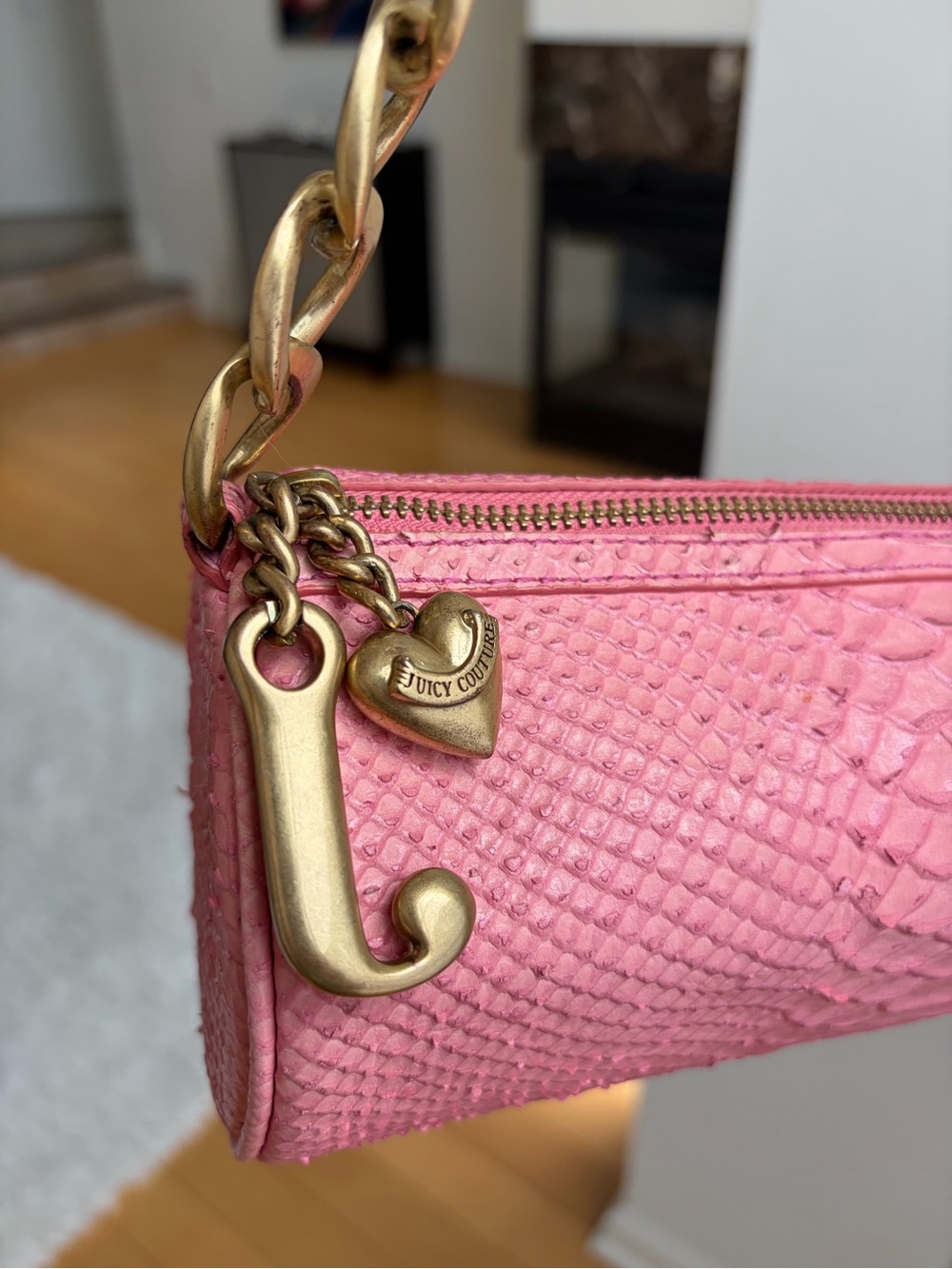 Juicy Couture Pink Y2K Vintage barrel bag with Gold Hardware. Collectible. Rare - Picture 6 of 15